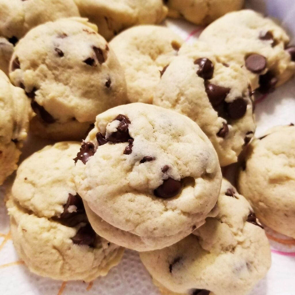 Chocolate chip shortbread cookies